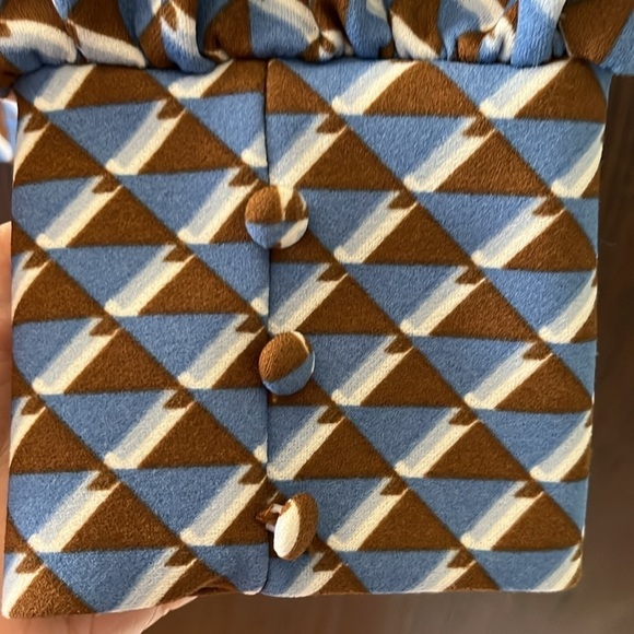 Melloday long sleeved blue and dark brown triangular pattern. Size Medium - Picture 3 of 6